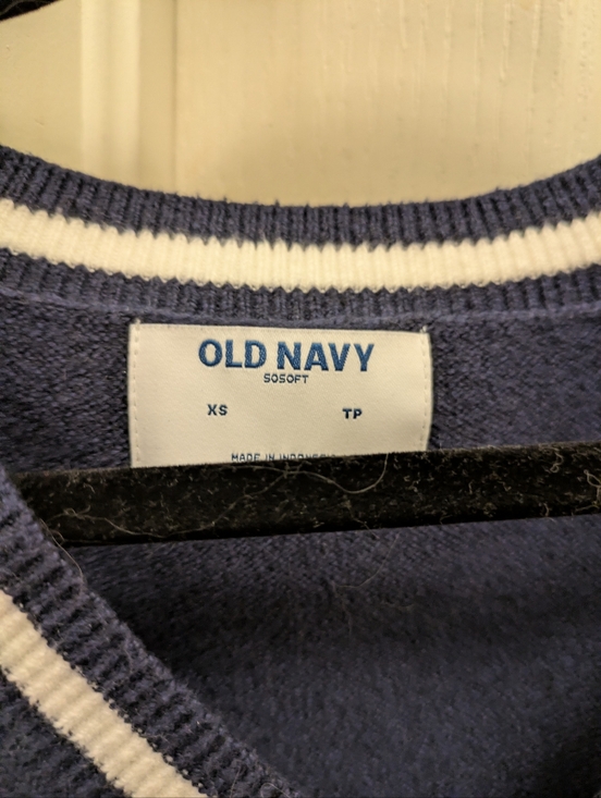 🦋5/25$ Old Navy Navy V-Neck Sweater with White Stripe Trim - Picture 3 of 3